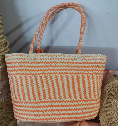 Große Einkaufstasche aus gewebtem Papier in Orange und Beige