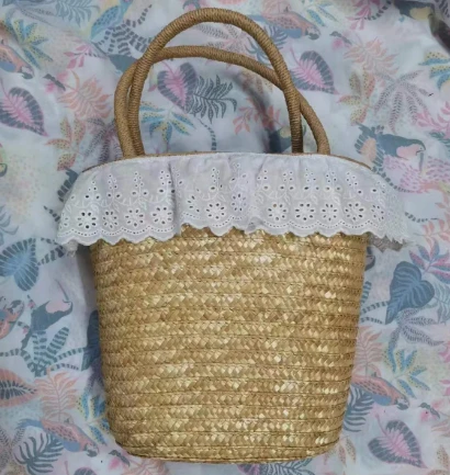 Kleine Handtasche aus natürlichem Weizen für Damen