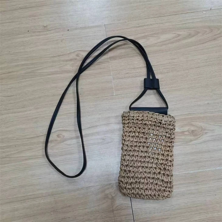 Braune Coloe Damen-Handytasche aus Stroh