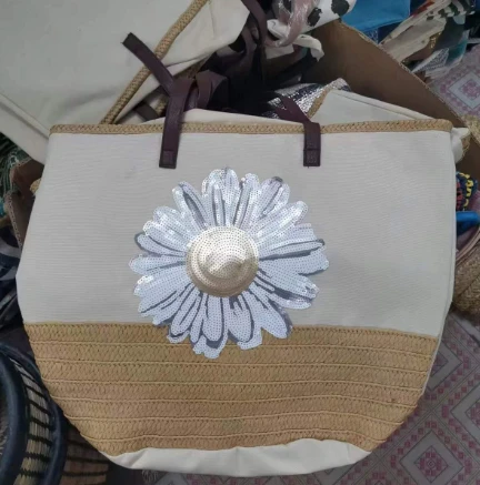 Große Strandtasche mit Paillettenstickerei