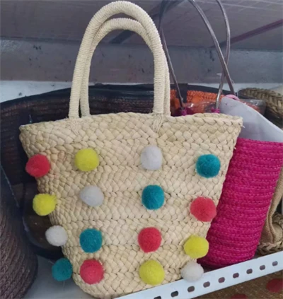 Bunte Bälle handgefertigter Strohbeutel