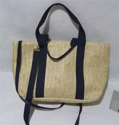 Robuste Strandhandtasche aus beigefarbenem Stroh