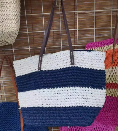 Große Tasche mit Streifen für Damen in Beige und Schwarz