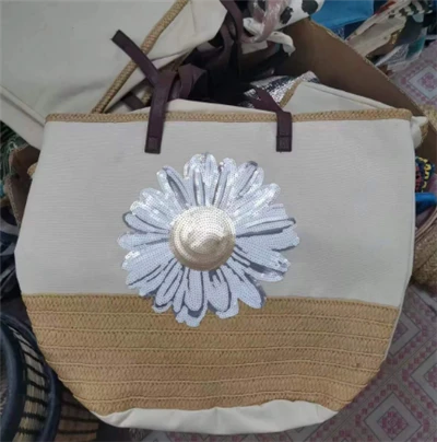 Große Strandtasche mit Paillettenstickerei