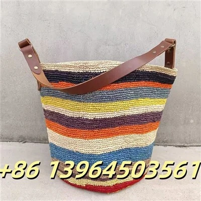 Buntes Raffia -Eimer mit echtem Leder
