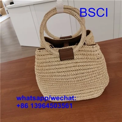 Einkaufsstrohtasche für den Sommer