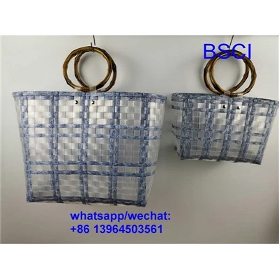 Korbtasche aus gewebtem Kunststoff