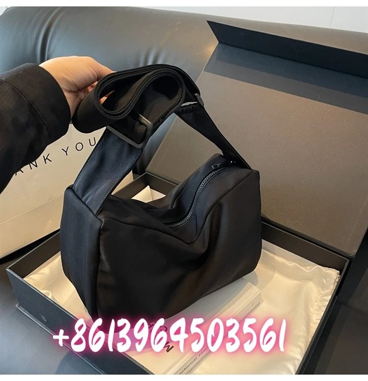 Frau Nylon Crossboday -Tasche